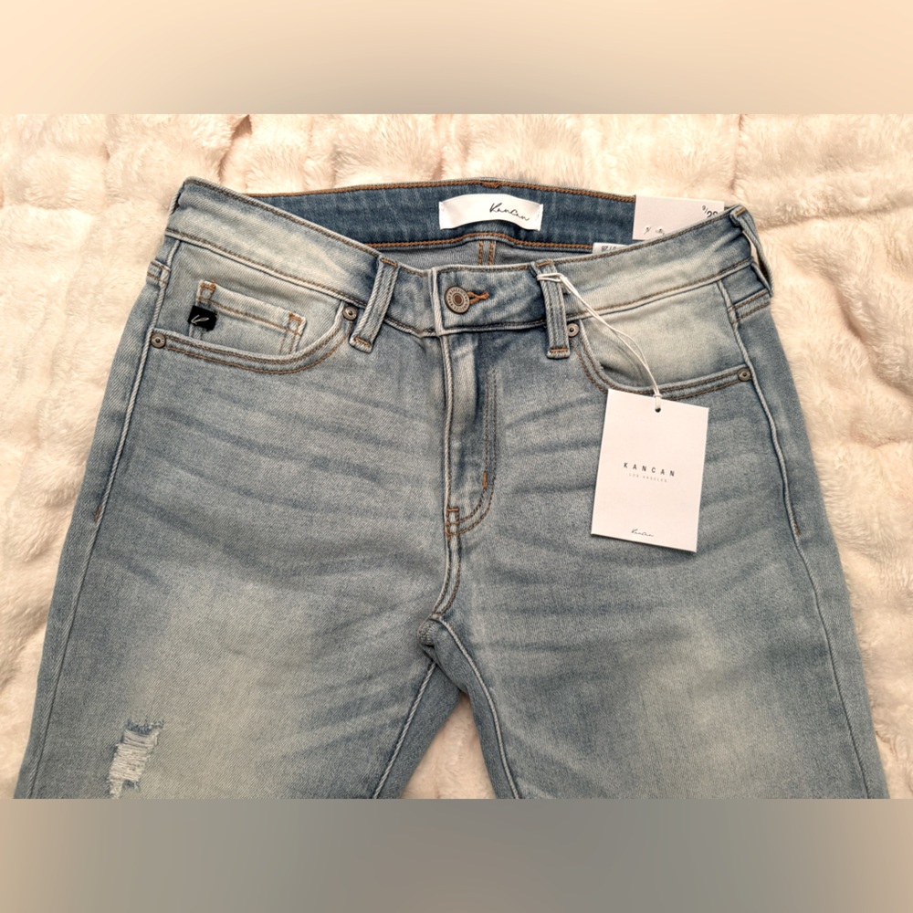 NWT KanCan Distressed Skinny Mid Rise jeans